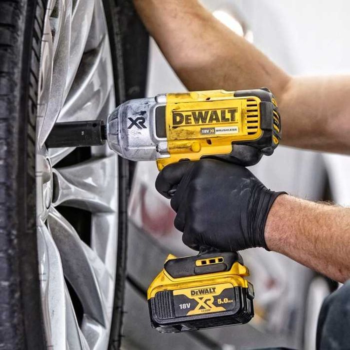 DCF899P2 KLUCZ UDAROWY 1/2 950Nm 18V 2x5Ah DeWALT