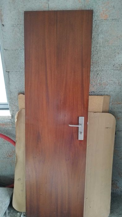 Portas de madeira com puxadores