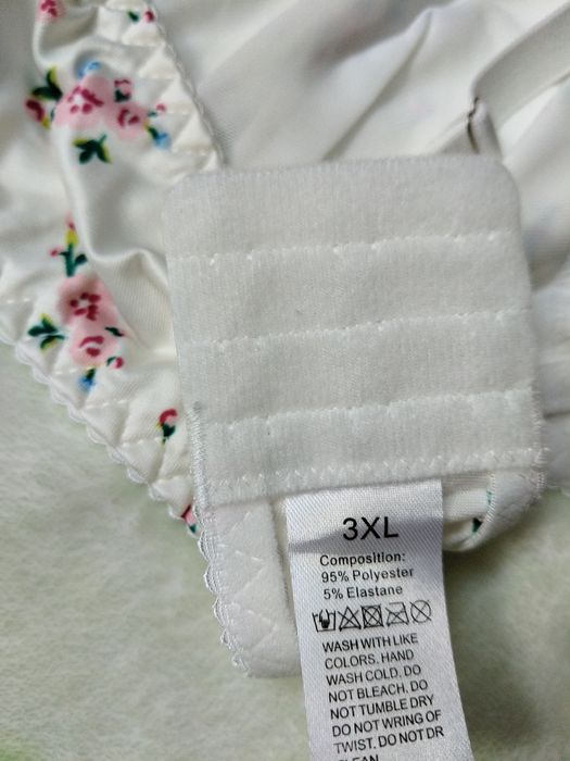 Biały biustonosz z fiszbinami 3XL