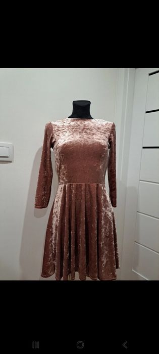 Sukienka welurowa Topshop rozmiar 34 – elegancka, plecy odkryte