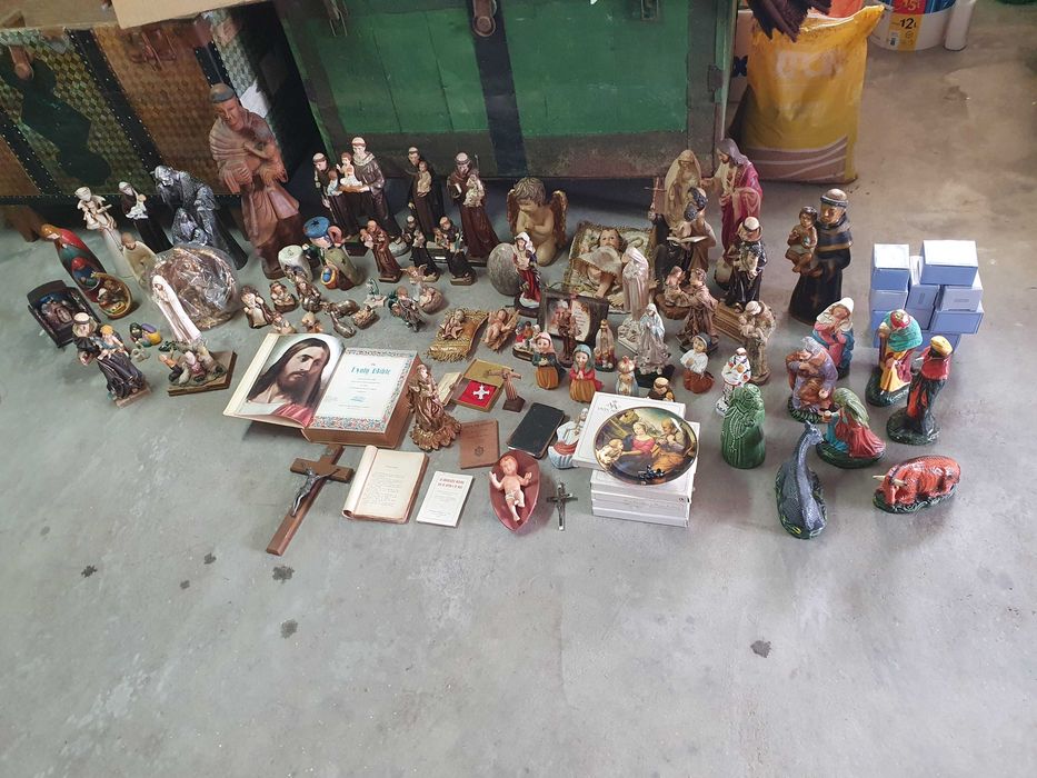 Grande Coleção de Arte Sacra, Santos, Presépios e Objetos Religiosos | Lote Completo