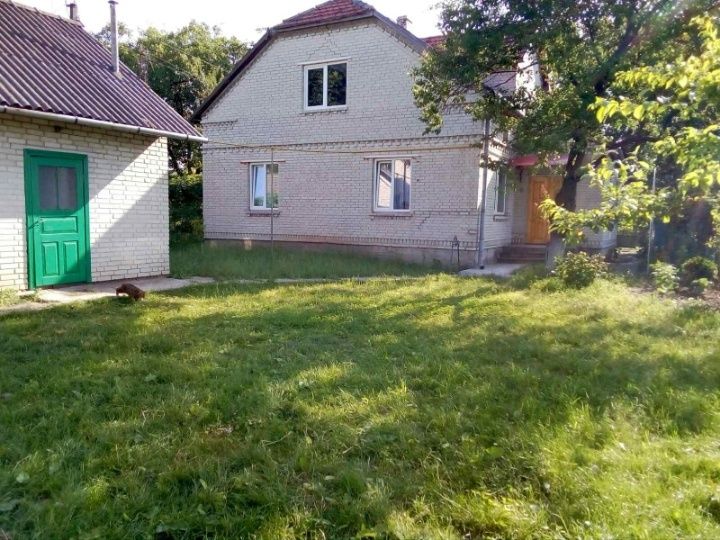 Продам будинок загальною площею 90 м квадратних  33000 торг