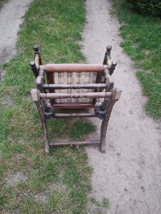 Sprzedam stary drewniany fotel bujany na sprężynach