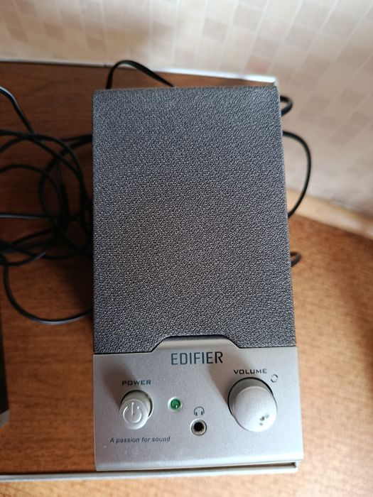Акустичні колонки Edifier R18