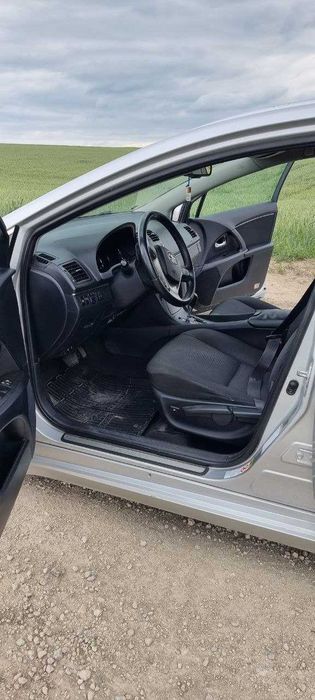 Toyota Avensis Т27 2,0 бензин/газ в доброму стані