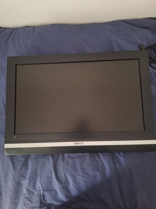 Tv BEKO 26" em bom estado, vem com suporte para pendurar na parede