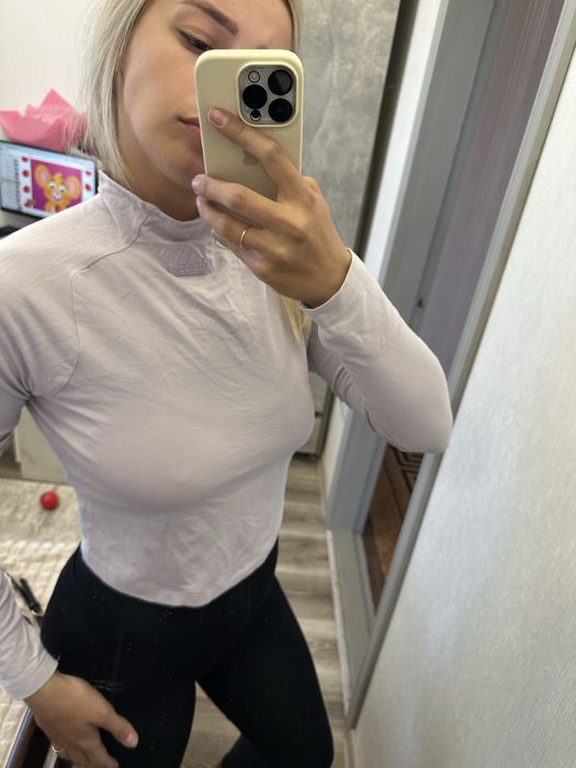 Топ новий adidas
