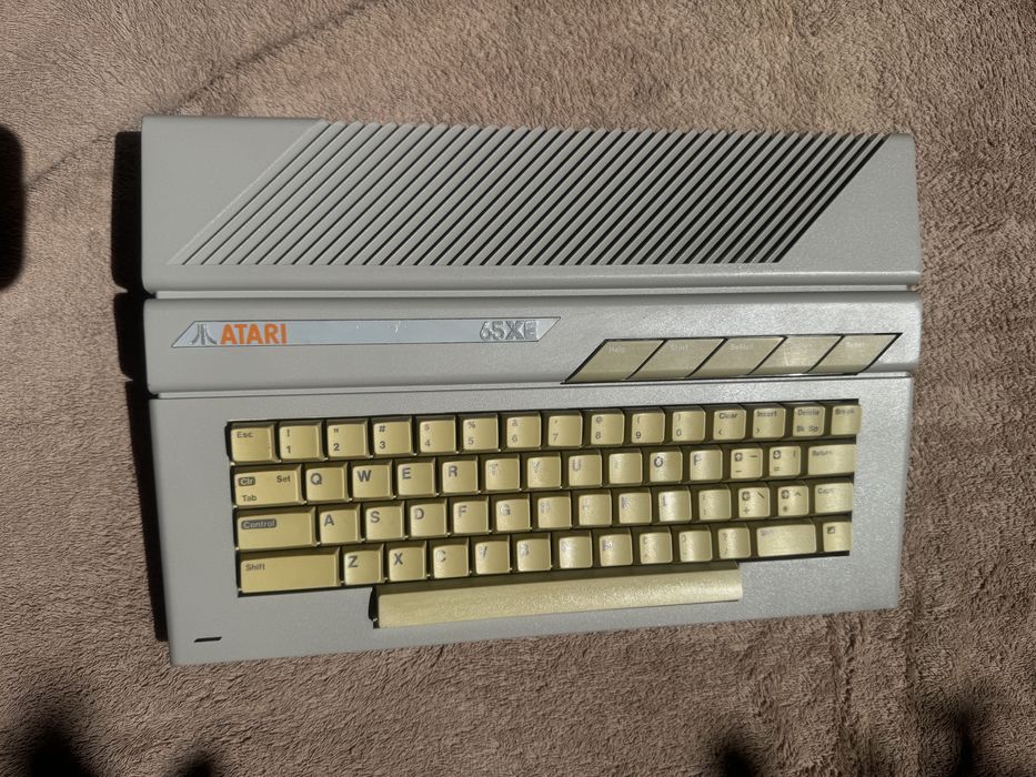 Komputer Atari 65XE  128 KB RAM ( po kompletnym serwisie)