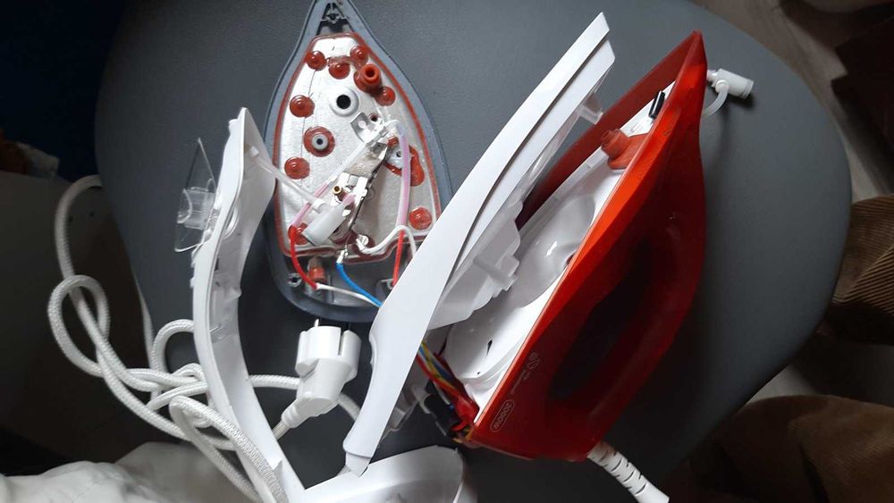 продам на запчастини  вживану праску PHILIPS EasySpeed GC1742/40