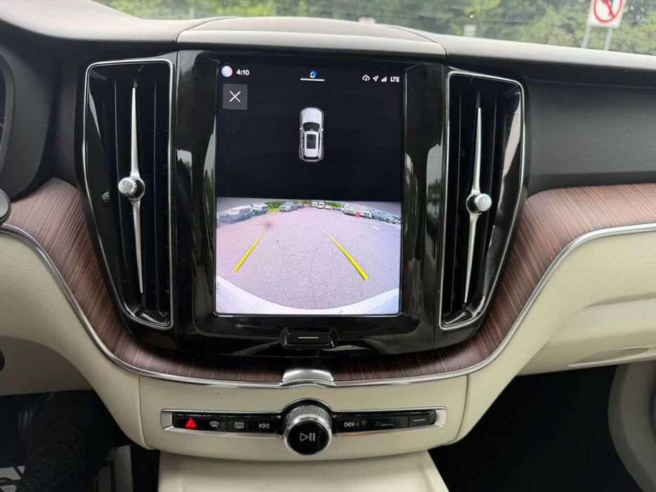 Volvo XC60 B5 Momentum      2022