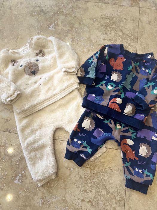 Теплі костюми та комбінезони