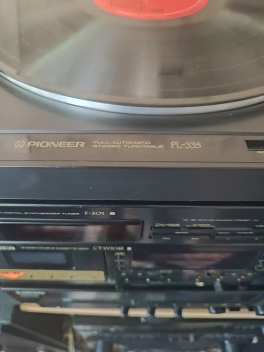 Стойка pioneer с колонками.