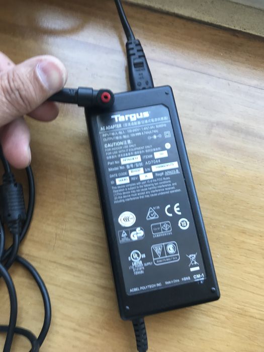 Carregador HP /outro universal marca targus com ficha toshiba