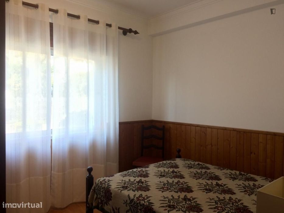 Quarto - localizado em Trafaria Lisbon
