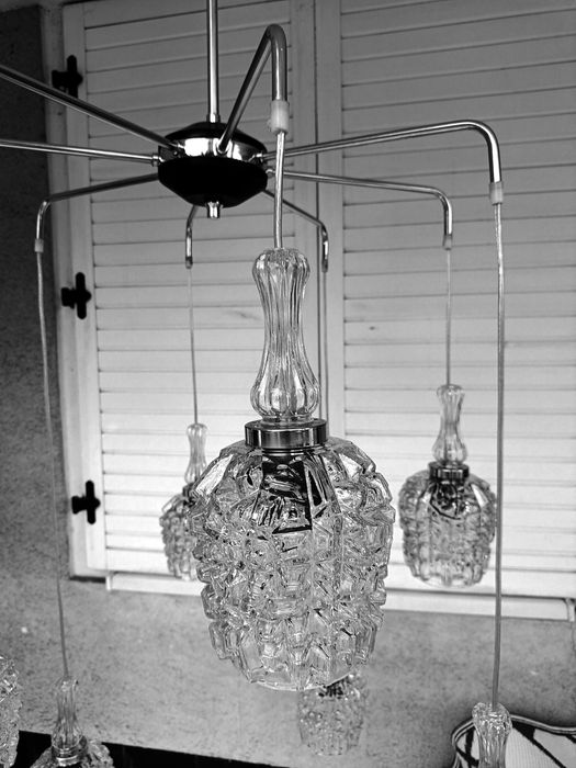 Okazały Żyrandol kaskadowy Lampa Mid Century Modern PRL także do wysokich pomieszczeń. Kryształowe klosze. Możliwa wysokość od 190cm do minimalnej60cm