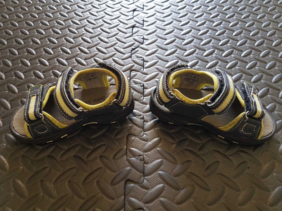 Sandálias abertas de velcro, tamanho 22