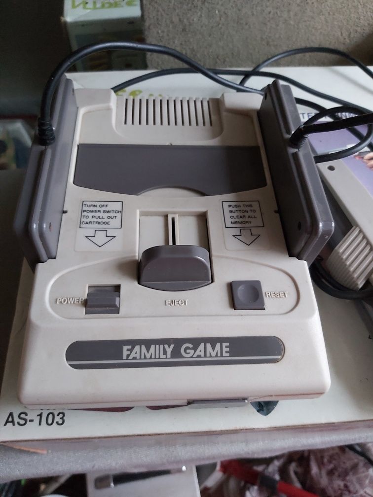 Consola Vintage Family Game c/ 1001 Jogos (Impecável) Lumiar