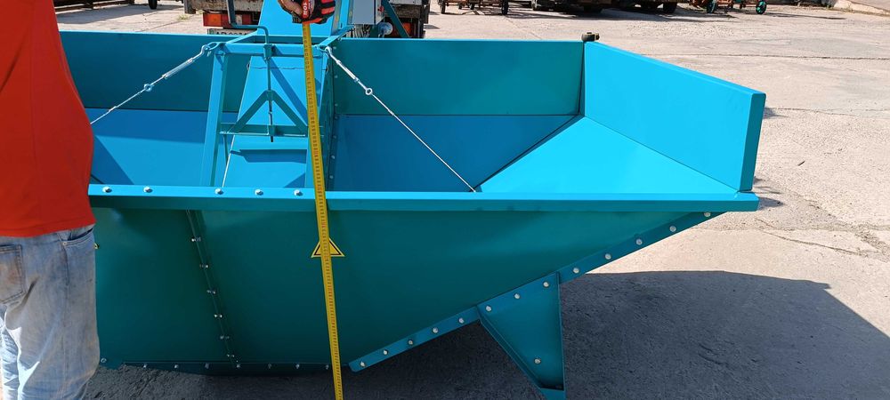 Зернометач самопересувний ЗМБ-120У «Булава», завантаження зерновозів