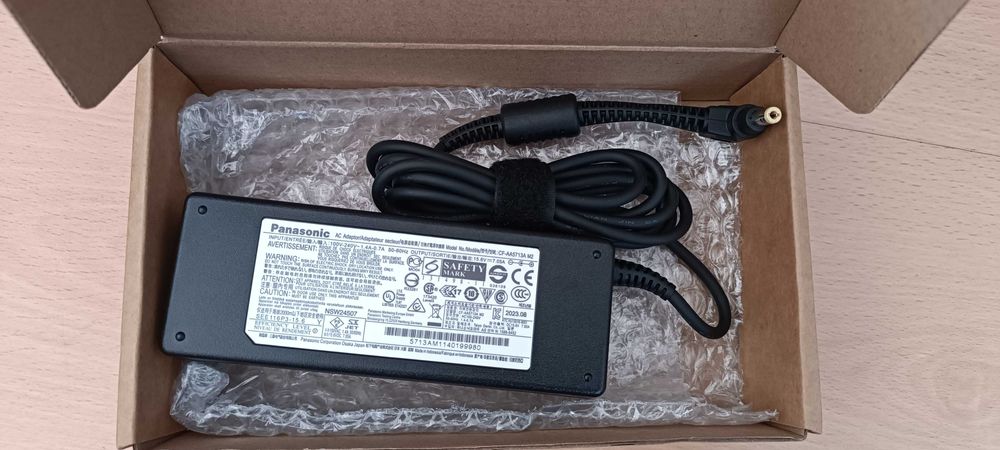 Carregador original Panasonic 15.6v 7.05a Novo