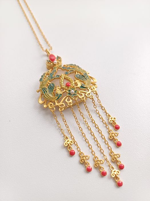 Colar de imitação de estilo clássico chinês, com fio dourado