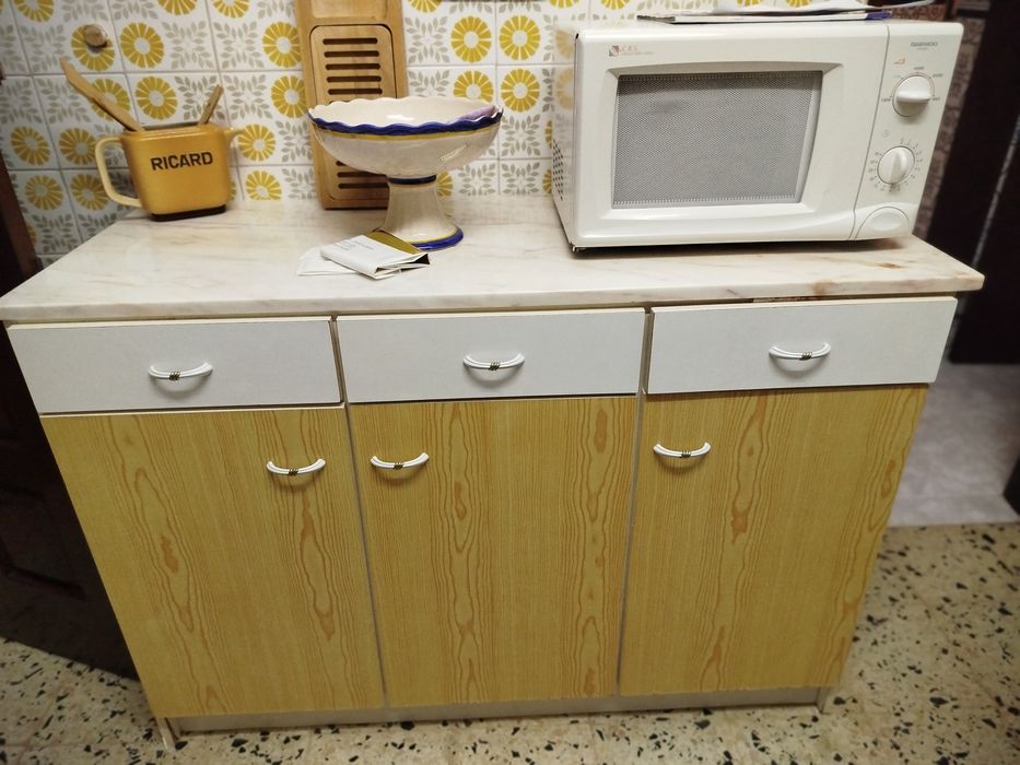 Móvel de cozinha com pedra mármore