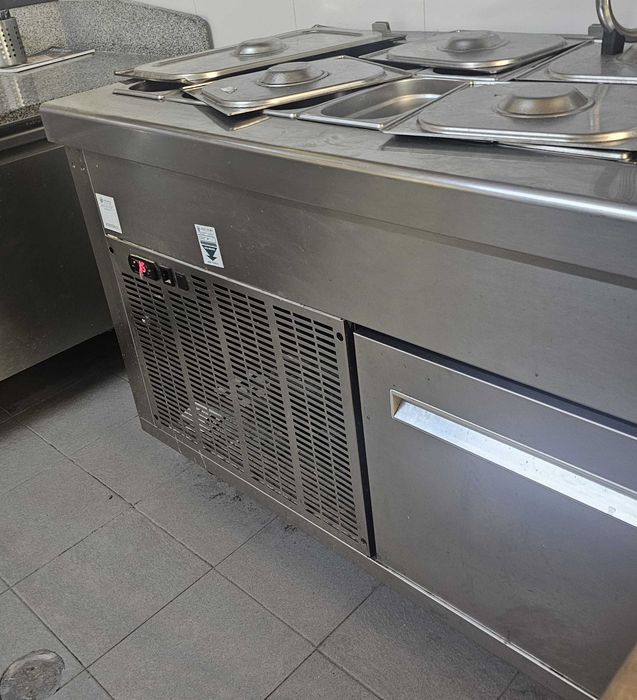 Saladetes Mesa de preparação industrial de pizza e saladas refrigerada 1.5M