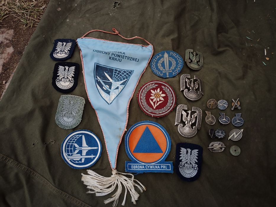 Orzełki, emblematy, korpusówki LWP, zestaw