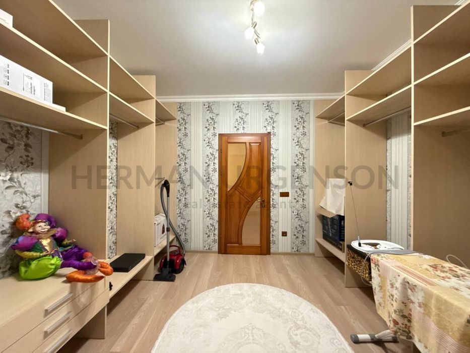 Продаж будинку 183 м.кв / 16 соток / р-н Компотний
