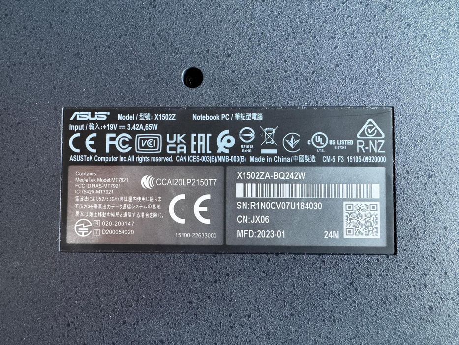 ASUS VivoBook X1502ZA i5-1240P / 8GB / 512GB SSD / IPS  – jak nowy