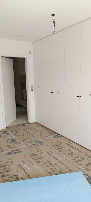 Ofereço serviços de carpintaria de limpo