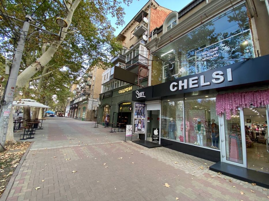 Соборная напротив Каштанового сквера 300м 70000грн