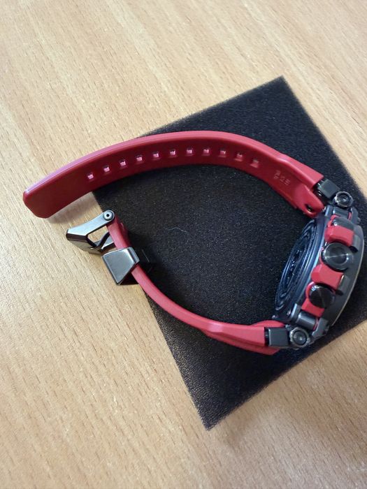 Idealny Ducati G-shock MTG B1000B komplet