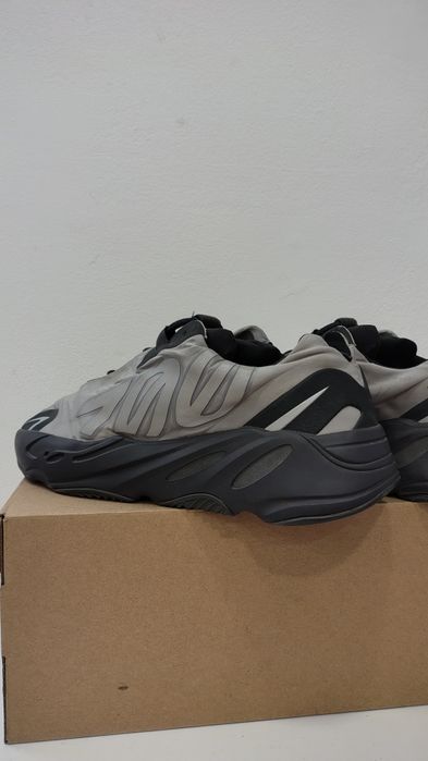 Adidas Yeezy Boost 700 MNVN Metallic rozmiar 47 1/3