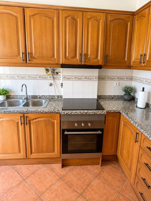 Quarto Grande Mobilhado para Casal (ou 2 Pessoas) em Casa Partilhada.