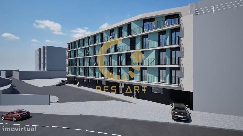 Studio T0 com varanda e lugar de garagem em Costa Cabral