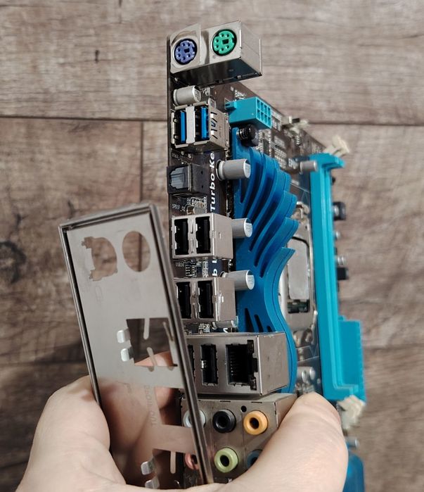 Материнская плата 1155 Intel i3-2100