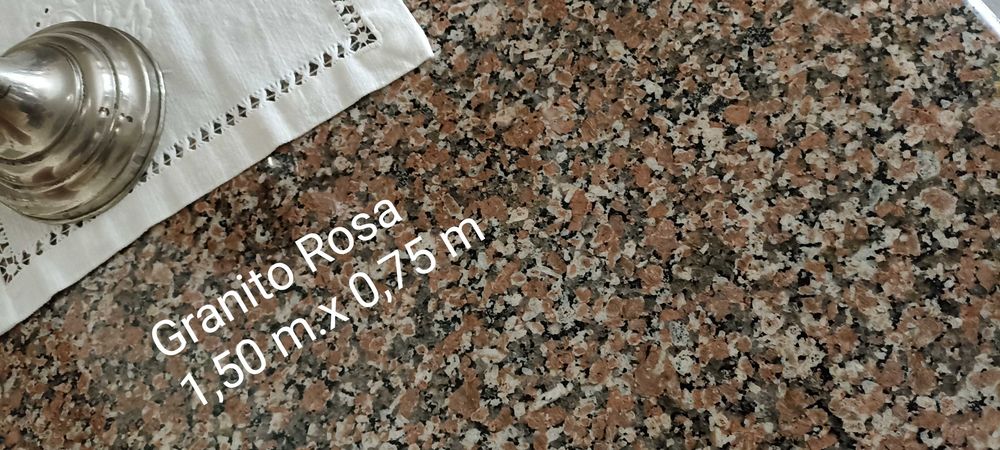 Mesa de Refeições em Granito Rosa