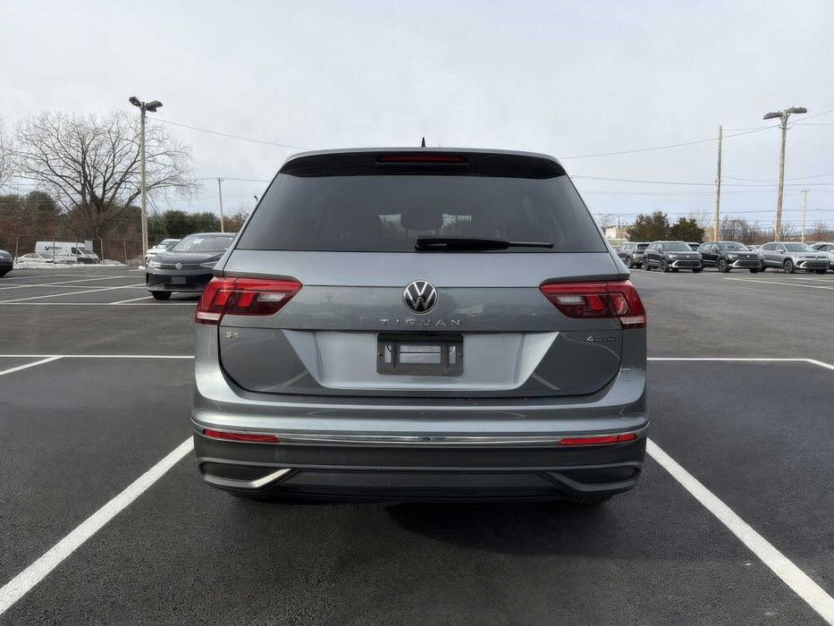 Volkswagen Tiguan      2023