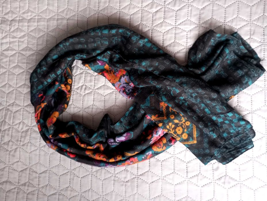 Chusta w kwiaty stan idealny