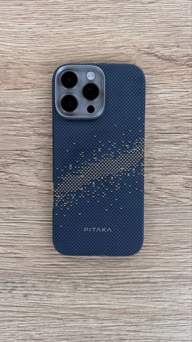 Продам чехол Pitaka на 16pro max