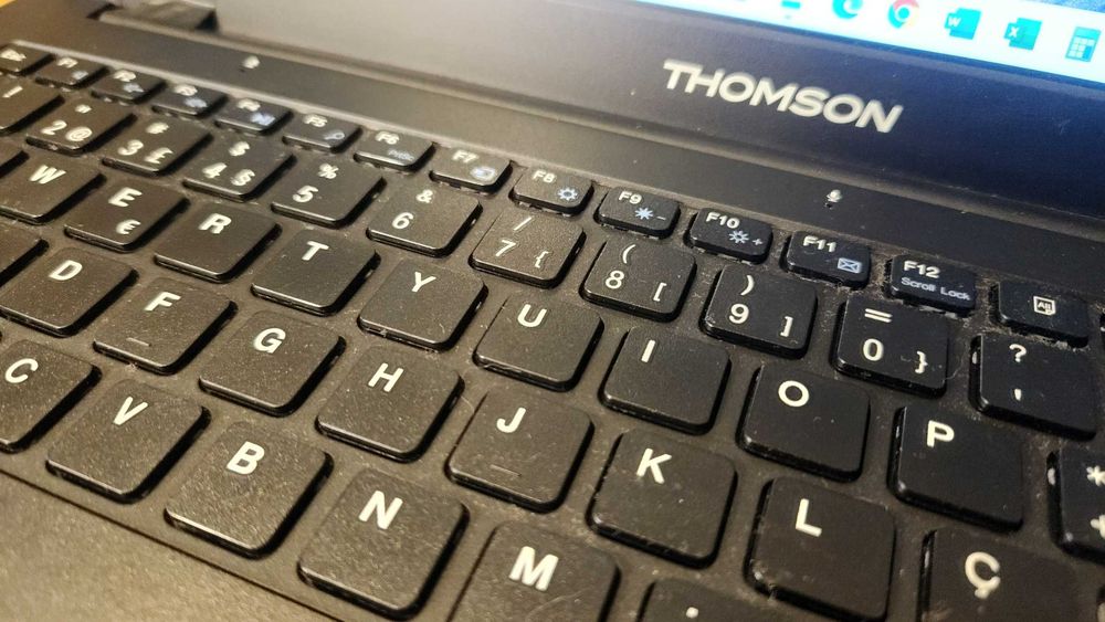 Portátil Thomson (Celeron N3350; SSD 120 GB, 4GB Ram)