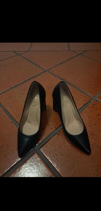 Sapato preto de salto alto ALDO