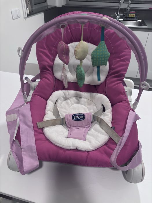 Espreguiçadeira Chicco Rosa Reclinável com Brinquedos