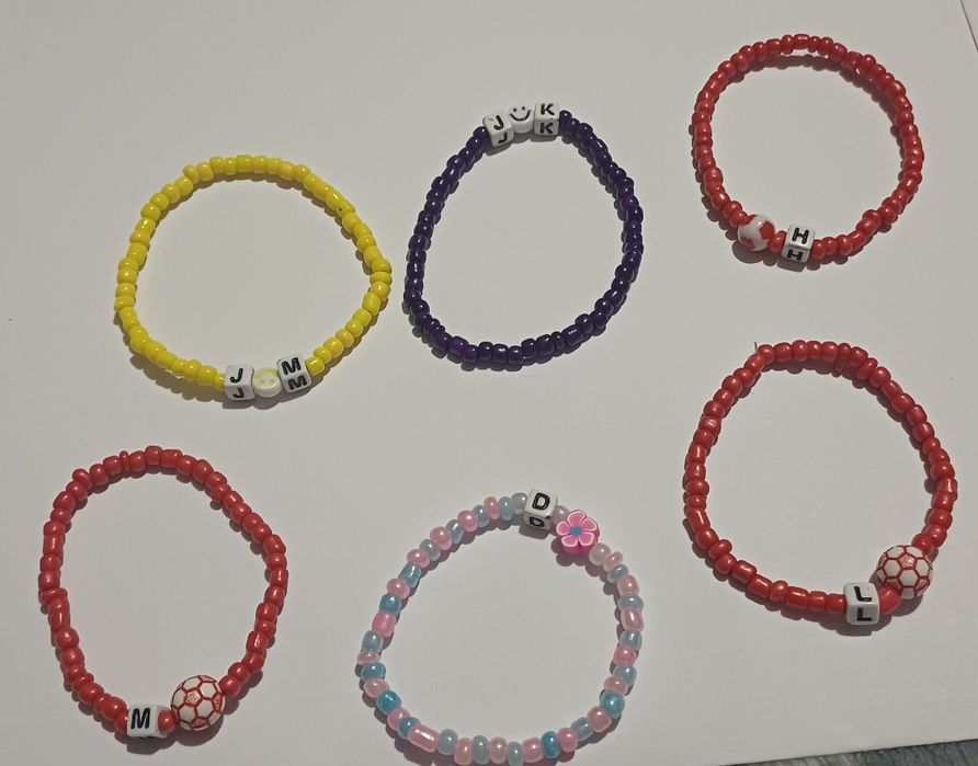 Pulseiras com iniciais