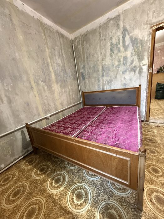 Ліжко двухспальне, холодильник, газова колонка