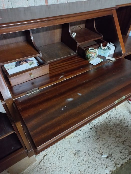 Estante com escrivaninha
