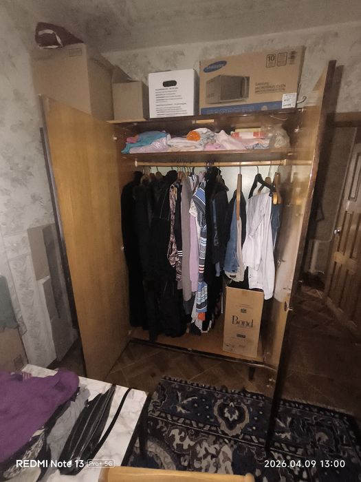 Огромный старинный шкаф - Шифоньер.