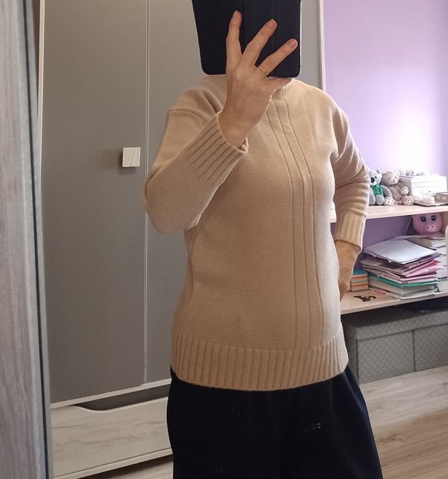 Beżowy sweter półgolf S/M prosty krój