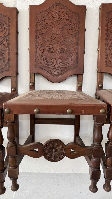 Conjunto de 5 cadeiras em couro lavrado