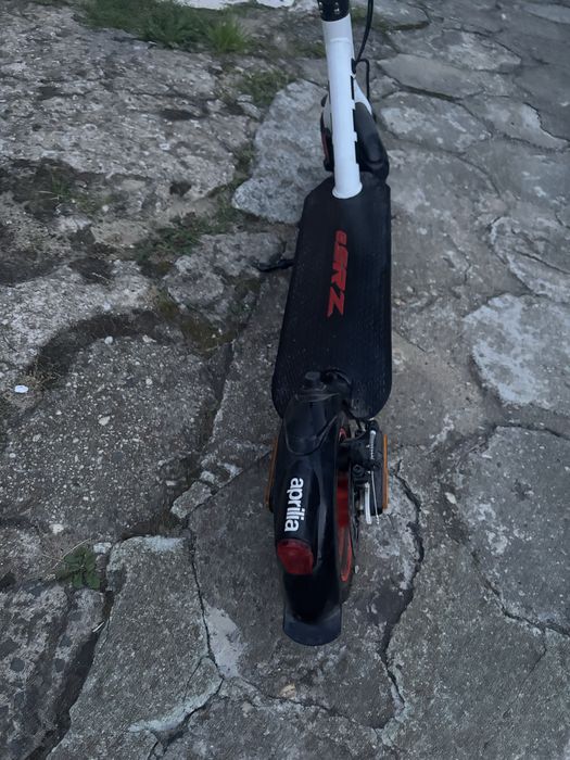 Hulajnoga elektryczna Aprilia eSRZ